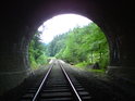 Asi se počítalo z dvoukolejkou, kdoví… Železniční most na trati Lichkov – Hanušovice pohledem z tunelu.