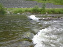 Malý stupínek na řece Moravě v Hanušovicích těsně pod soutokem s říčkou Branná.
