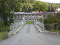 Malý most v jižní části města Hanušovice, který vede z ulice Zábřežská do ulice Pod hradem.