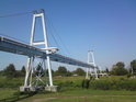Takto může vypadat mezinárodní most s produktovodem, tento je přes řeku Moravu mezi městy Hodonín a Holíč.