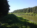 Od Kroměříže přitéká Morava zcela kanalizovaná, však jde také o Baťův kanál.