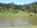 Lužní les na opačném, levém břehu Moravy patří do přírodního parku Záhlinické rybníky.
