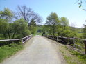 Silniční most přes řeku Moravu v obci Moravičany.