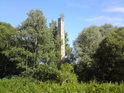 Obelisk na pravém břehu řeky Moravy nedaleko obce Nové Zámky oproti bývalé přírodní rezervaci Templ byl postaven na počátku XIX. století v době velkého hladu v okolí a praví se, že kníže Lichtenštejn dal za každý kámen dělníkovi bochník chleba. Snad toto, snad umístění obelisku, snad i jiná ohromná síla zde působící má vliv na to, že když žena, která již déle než jeden rok nemůže otěhotnět, přijde ze strany od řeky Moravy, poklekne a rozpaží jako když objímá obelisk, do roka počne. K tomu však musí přijít sama a v této rozjímavé poloze vydržet aspoň jednu minutu. Žádný muž nesmí být ani na příchozí pěšině k obelisku a už vůbec ne mezi obeliskem a řekou Moravou.