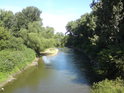 Řeka Morava nad silničním mostem nedaleko městyse Dub nad Moravou.