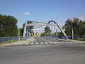 Silniční most přes Moravu v místní části Olomouce, Černovíru.