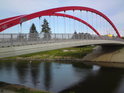 Tento most přes Moravu v Olomouci barevně jistě zaujme, ulice U Dětského domova.