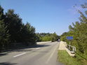 Silnice II/426 mezi městy Strážnice a Bzenec přechází Moravu po tomto silničním mostě.
